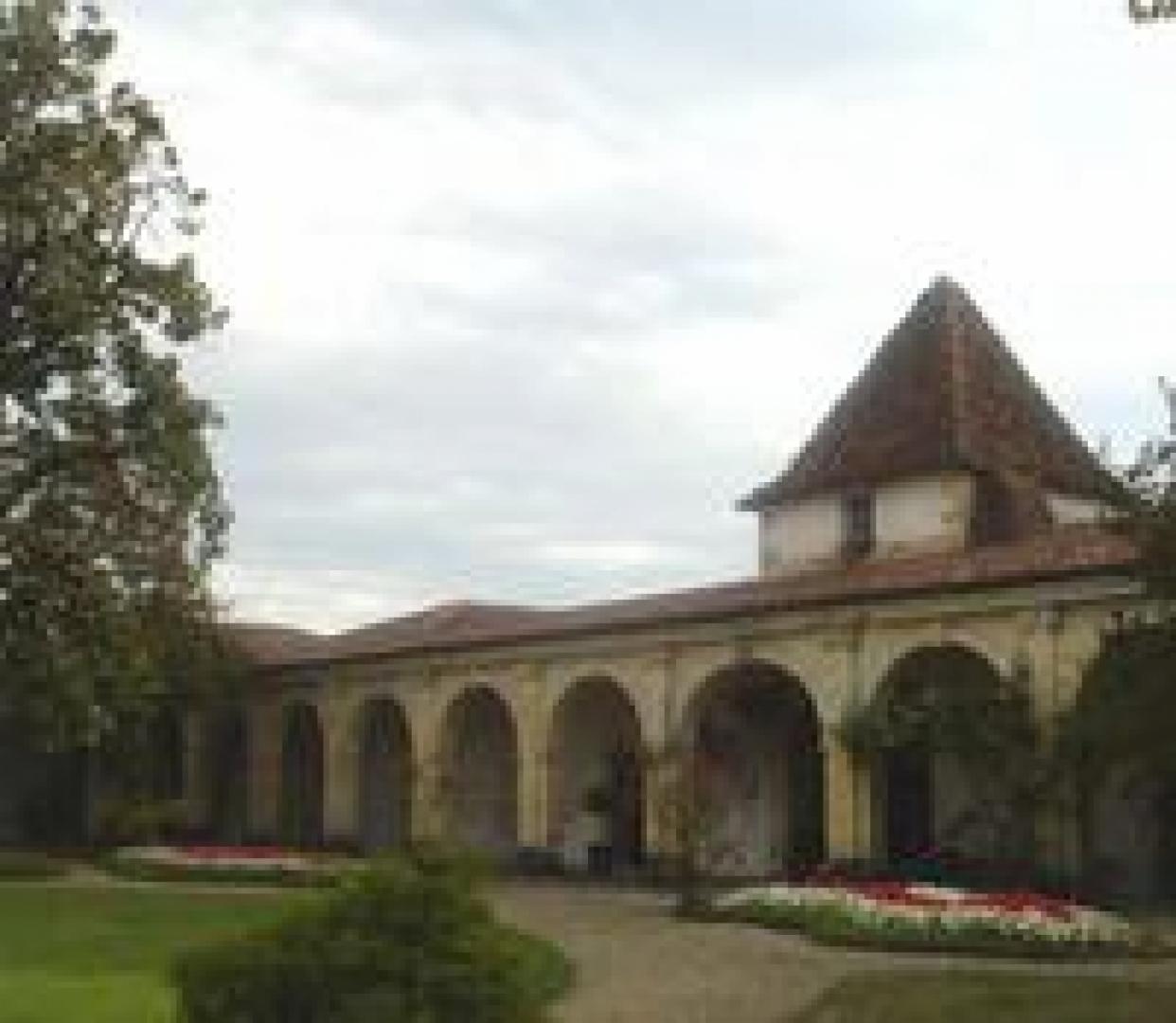 036-chateau-cour-interieure_medium.jpg
